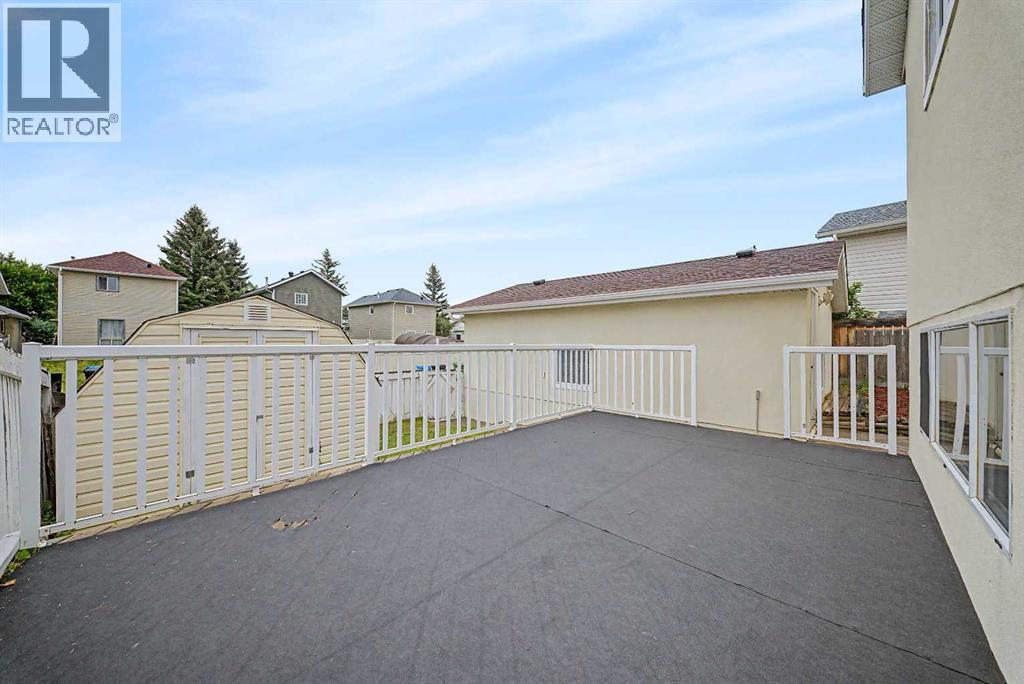 228 Taradale Close NE - 28