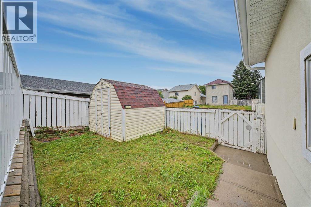 228 Taradale Close NE - 29
