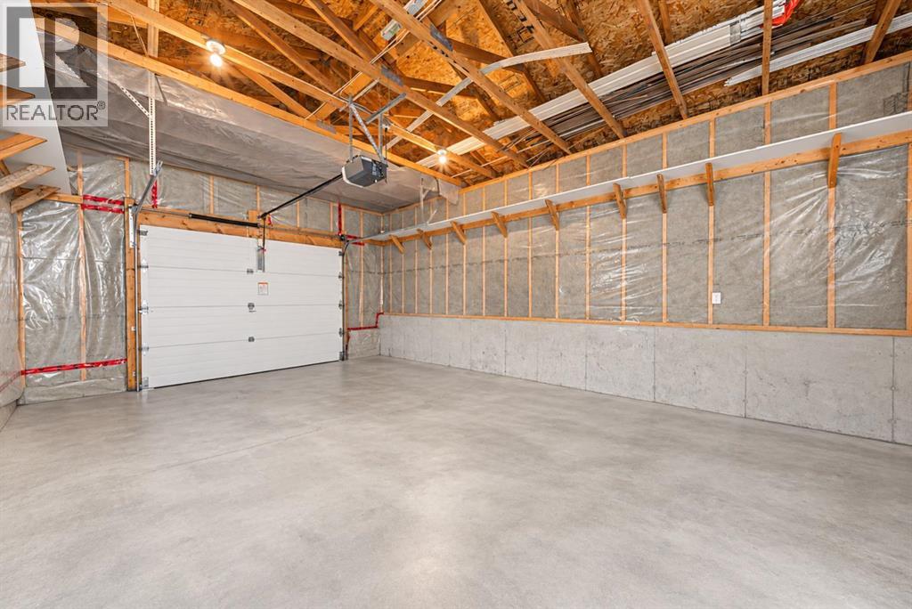 228 Taradale Close NE - 32
