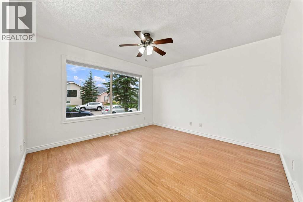 228 Taradale Close NE - 4