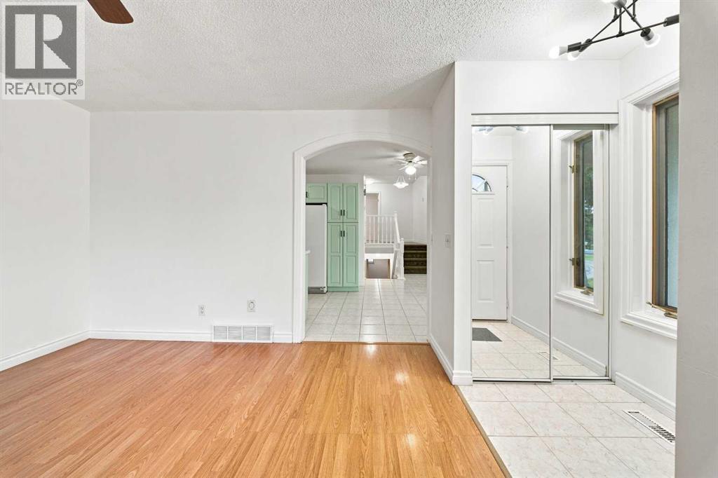 228 Taradale Close NE - 6