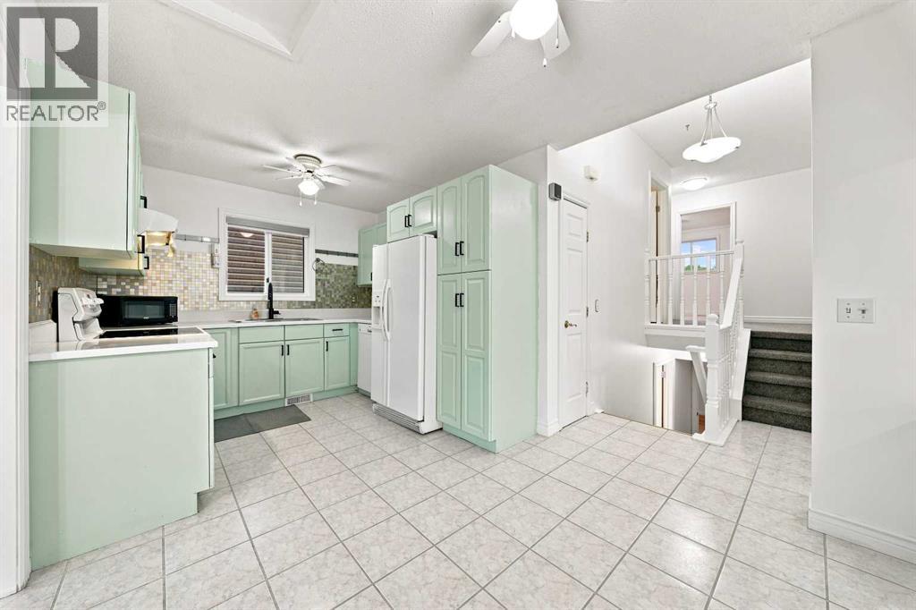 228 Taradale Close NE - 7