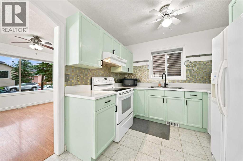 228 Taradale Close NE - 8