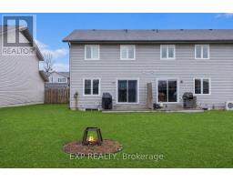 Living room - 2086 Sandstone Crescent, Petawawa, ON K8H0B2 Photo 9