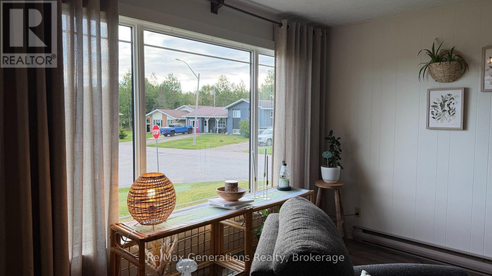 2 CAVANAUGH CRESCENT S - 8