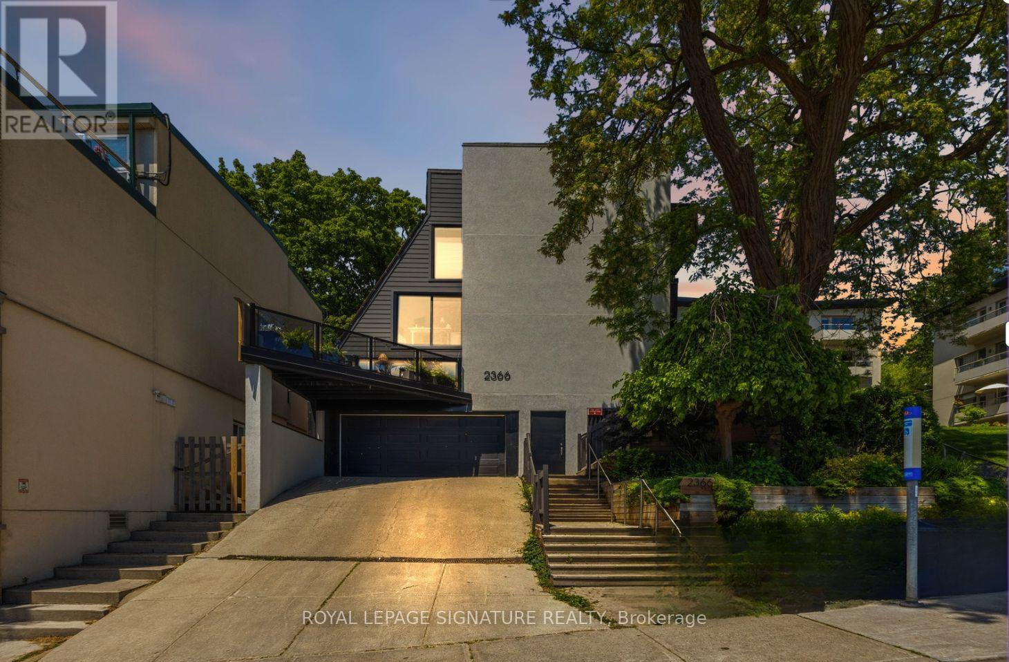 Photo of 2366 Queen Street