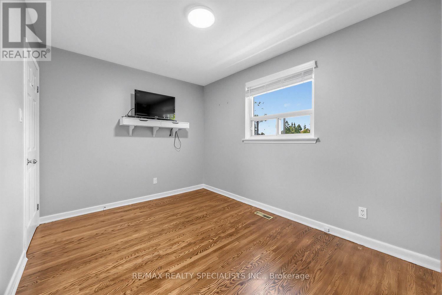 16 LANGEVIN CRESCENT - Image 26