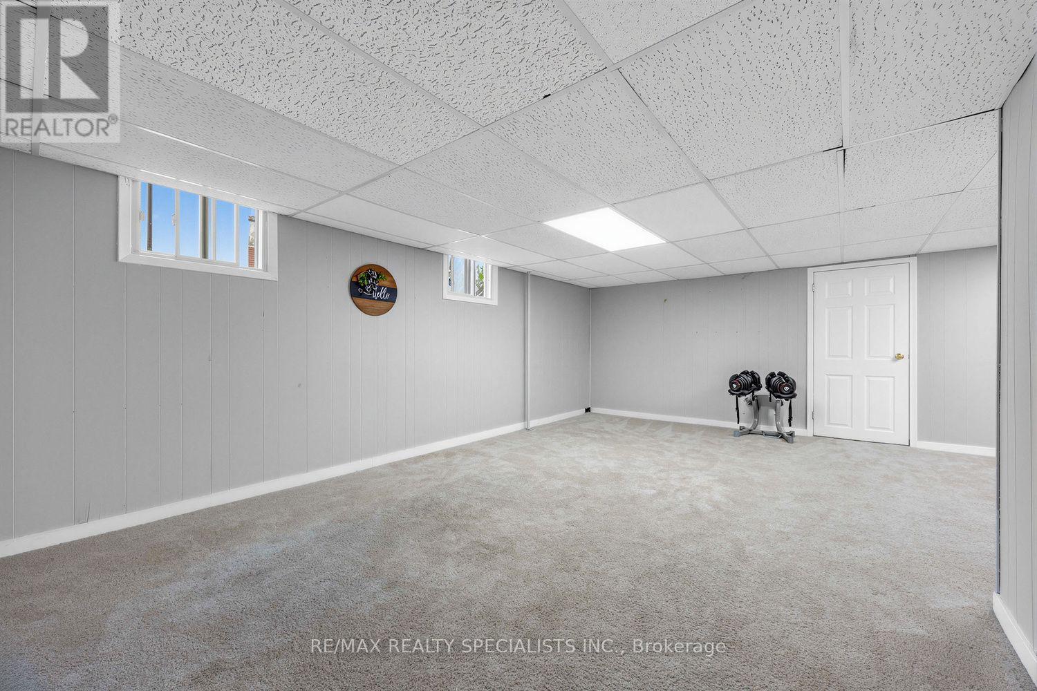 16 LANGEVIN CRESCENT - Image 32