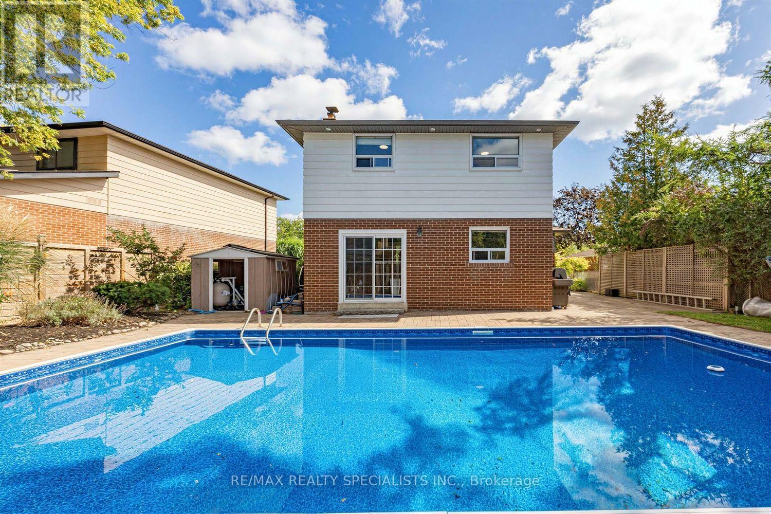 16 LANGEVIN CRESCENT - Image 37