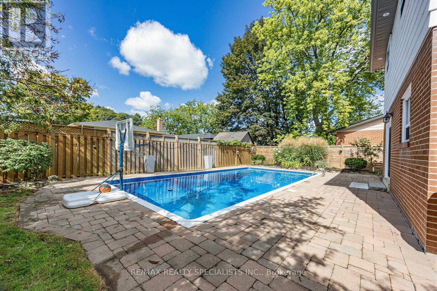 16 LANGEVIN CRESCENT - Image 38