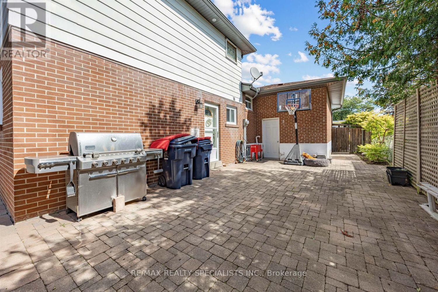 16 LANGEVIN CRESCENT - 39