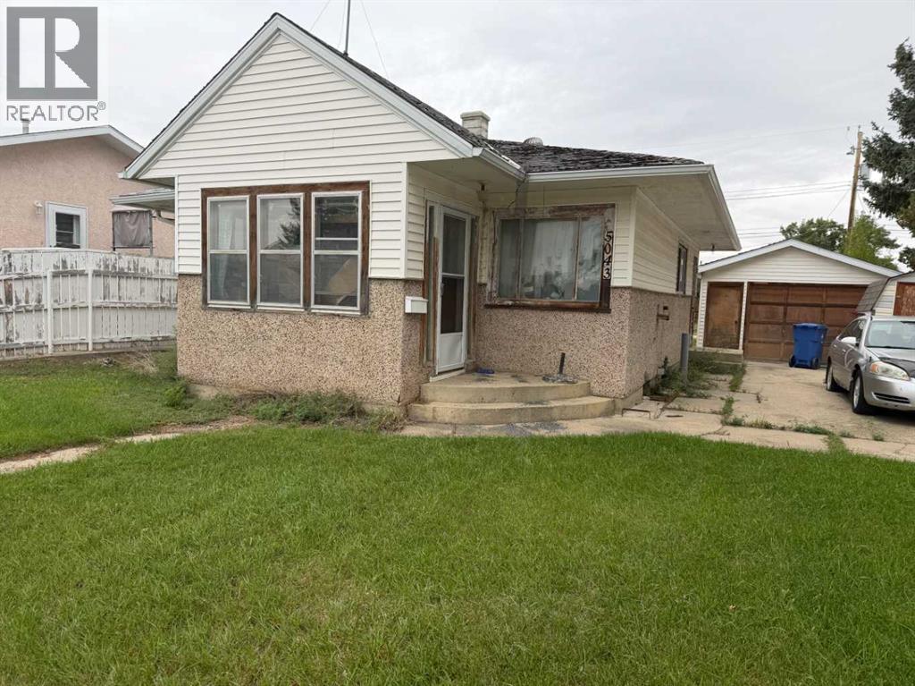 5043 41 Avenue - 2