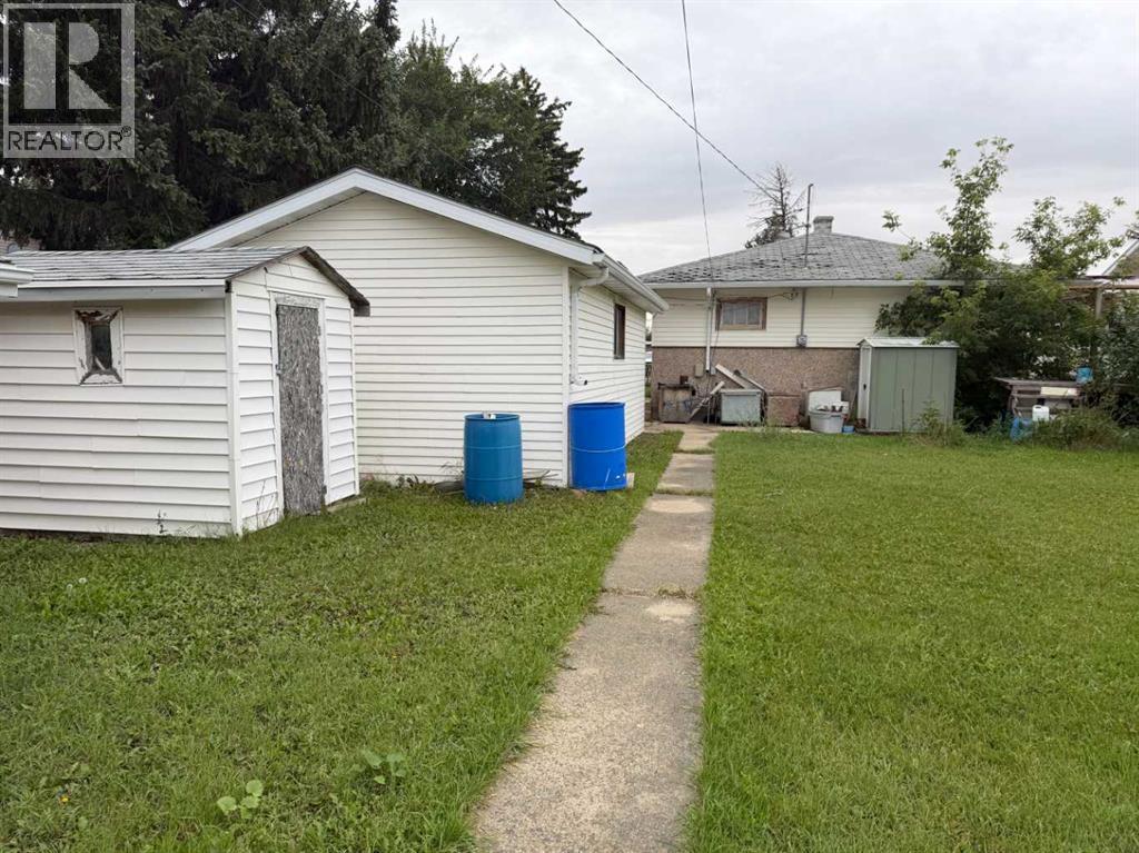 5043 41 Avenue - 6