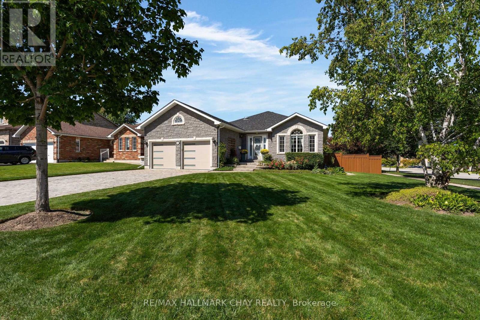 53 BROOKFIELD CRESCENT - 2