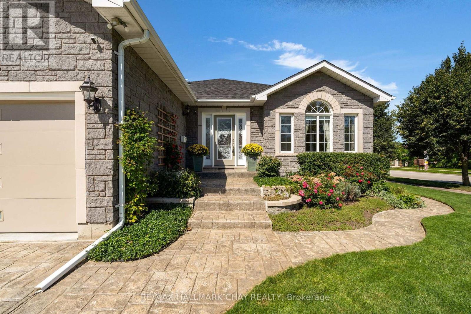 53 BROOKFIELD CRESCENT - 3