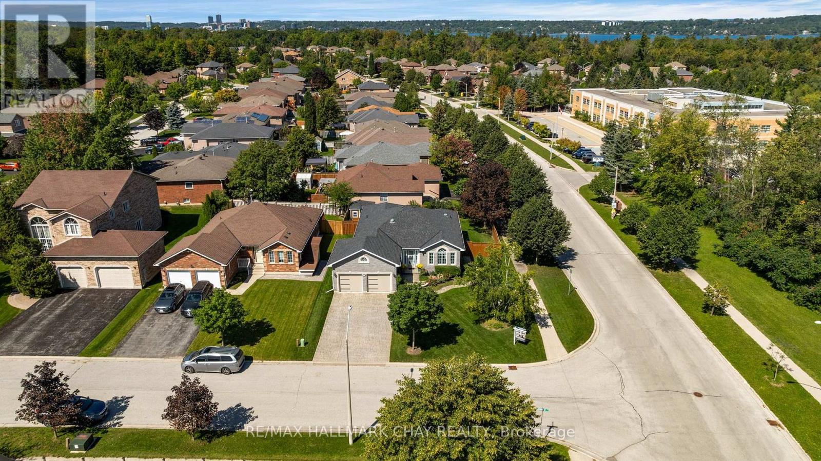 53 BROOKFIELD CRESCENT - 38