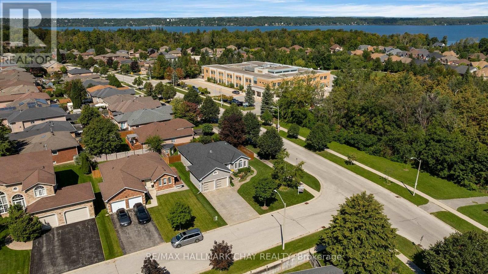 53 BROOKFIELD CRESCENT - 39