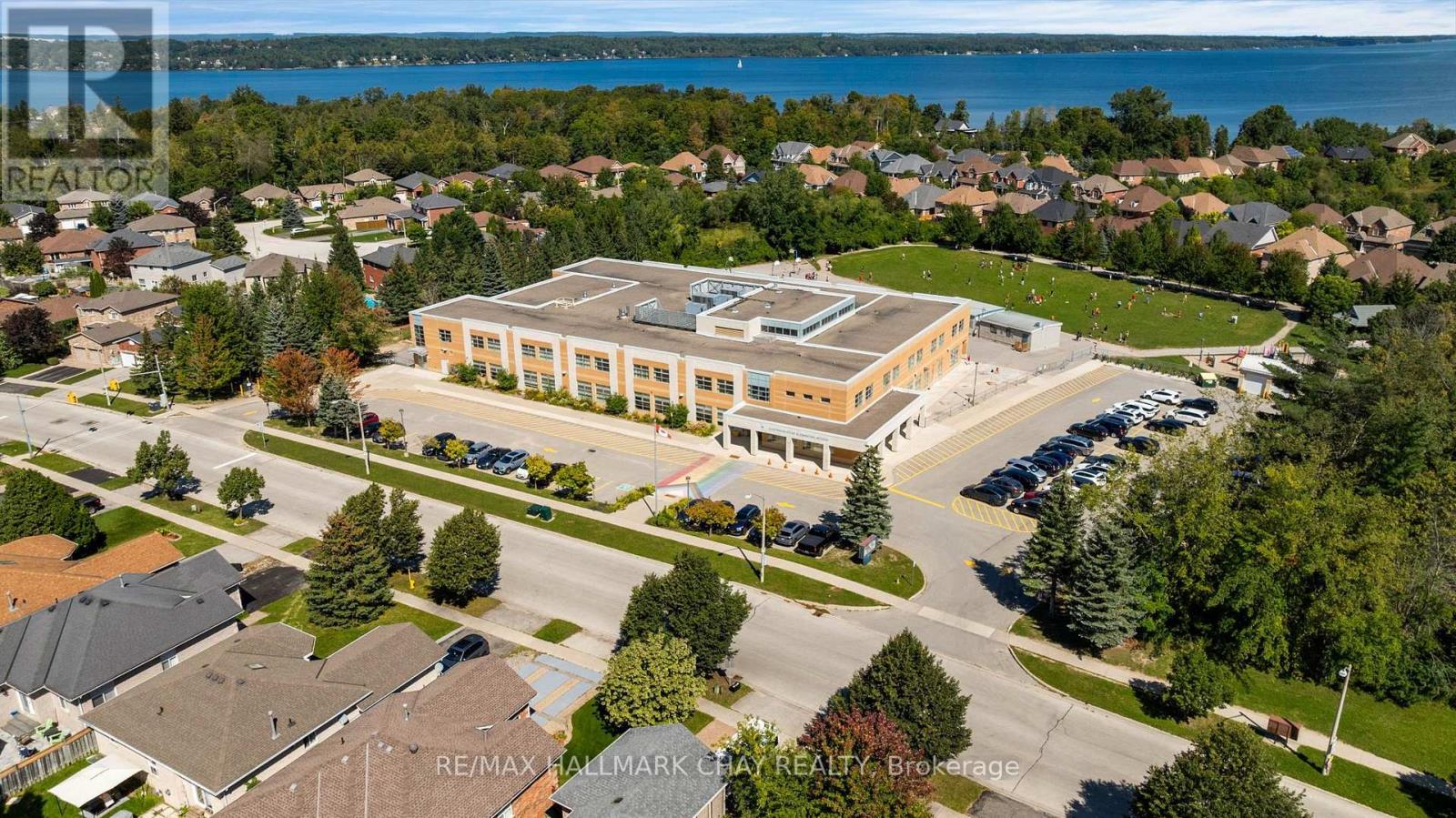 53 BROOKFIELD CRESCENT - 44