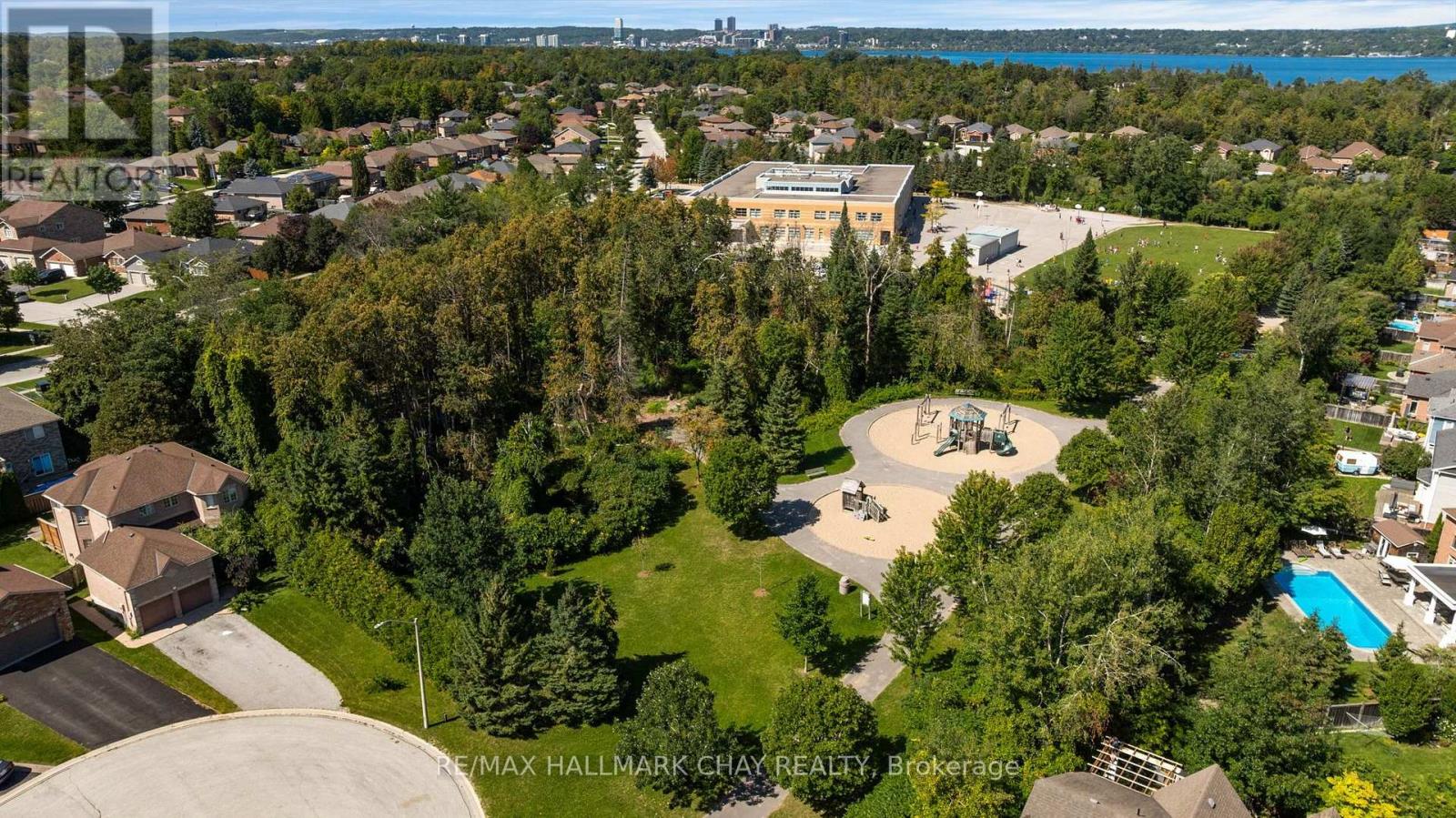 53 BROOKFIELD CRESCENT - 45