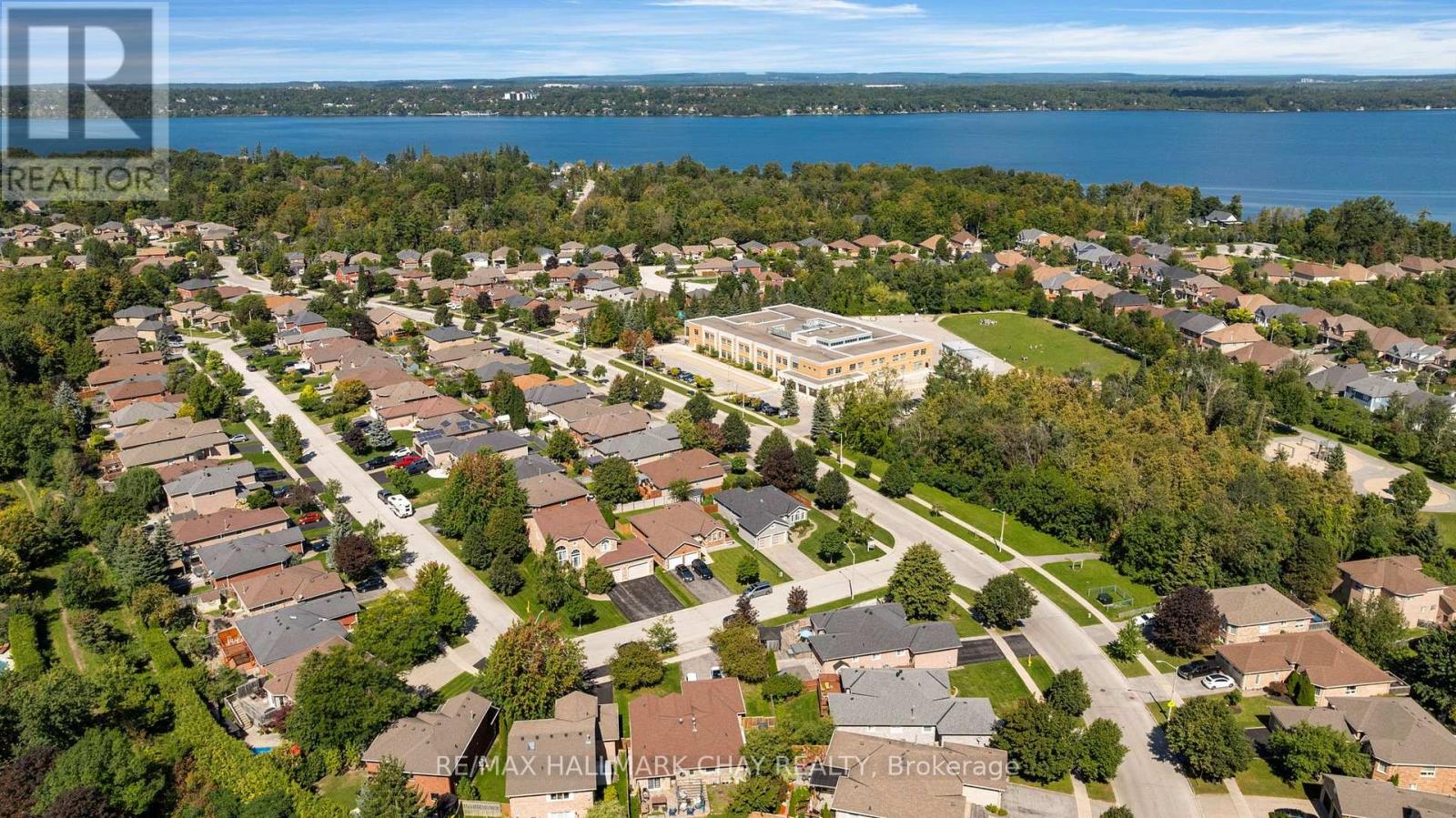 53 BROOKFIELD CRESCENT - 46