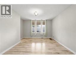 Living room - 146 East 23rd Street, Hamilton, ON L8V2X1 Photo 10