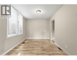 Eat in kitchen - 146 East 23rd Street, Hamilton, ON L8V2X1 Photo 11