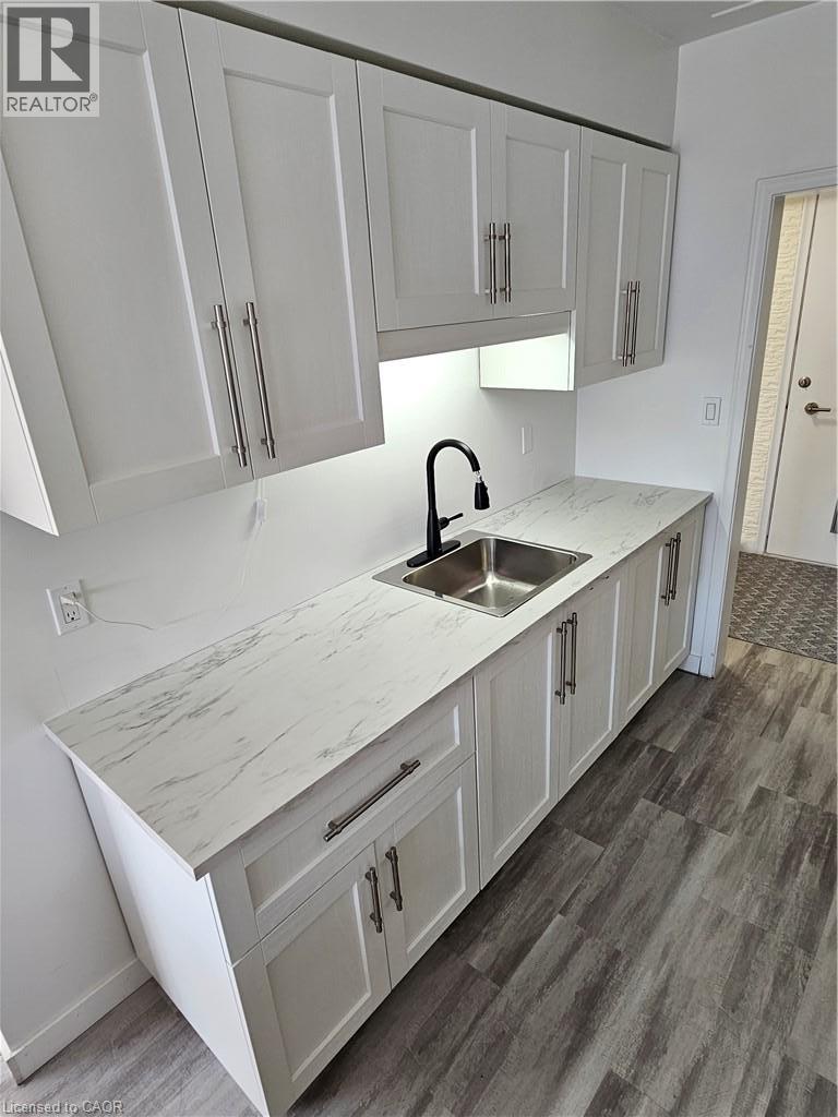 #807 8 WOODMAN Drive S - 15
