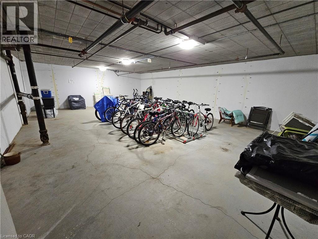 #807 8 WOODMAN Drive S - 27