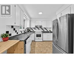Living room - 39 Highcroft Road, Barrie, ON L4N2X6 Photo 8