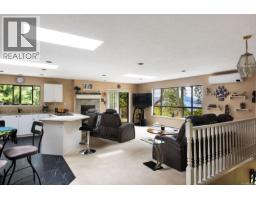 Living room - 7084 Willis Point Rd, Central Saanich, BC V9E2A1 Photo 12