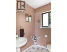 7084 Willis Point Rd, Central Saanich, BC V9E2A1 Photo 14
