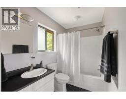 7084 Willis Point Rd, Central Saanich, BC V9E2A1 Photo 17