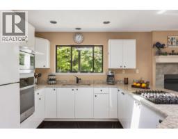 Family room - 7084 Willis Point Rd, Central Saanich, BC V9E2A1 Photo 6