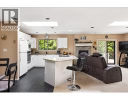 Primary Bedroom - 7084 Willis Point Rd, Central Saanich, BC V9E2A1 Photo 9