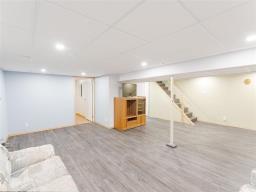 83 Bayview Drive, Winnipeg, MB R2C0Z3 Photo 18