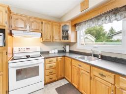 Sunroom - 83 Bayview Drive, Winnipeg, MB R2C0Z3 Photo 8