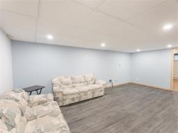 83 Bayview Drive, Winnipeg, MB R2C0Z3 Photo 17