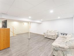 83 Bayview Drive, Winnipeg, MB R2C0Z3 Photo 19