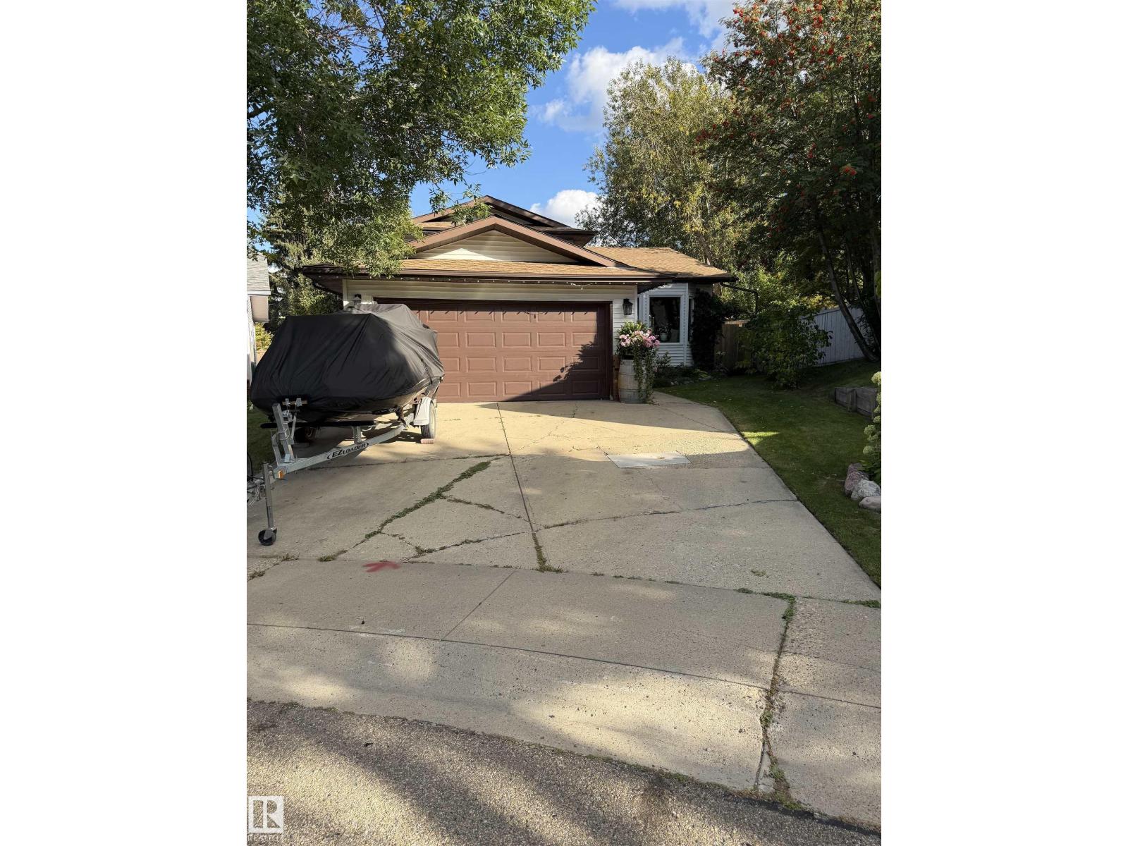 5 Chelsea MR, Sherwood Park, Alberta, T8H1E2