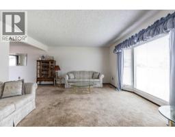 Family room - 189 Hull Crescent Ne, Medicine Hat, AB T1C1C9 Photo 7