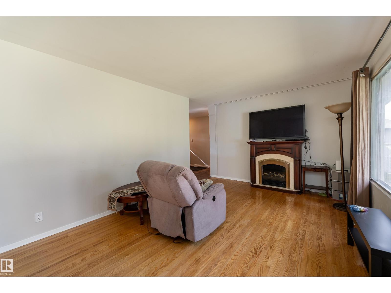 993 Cedar ST - 12