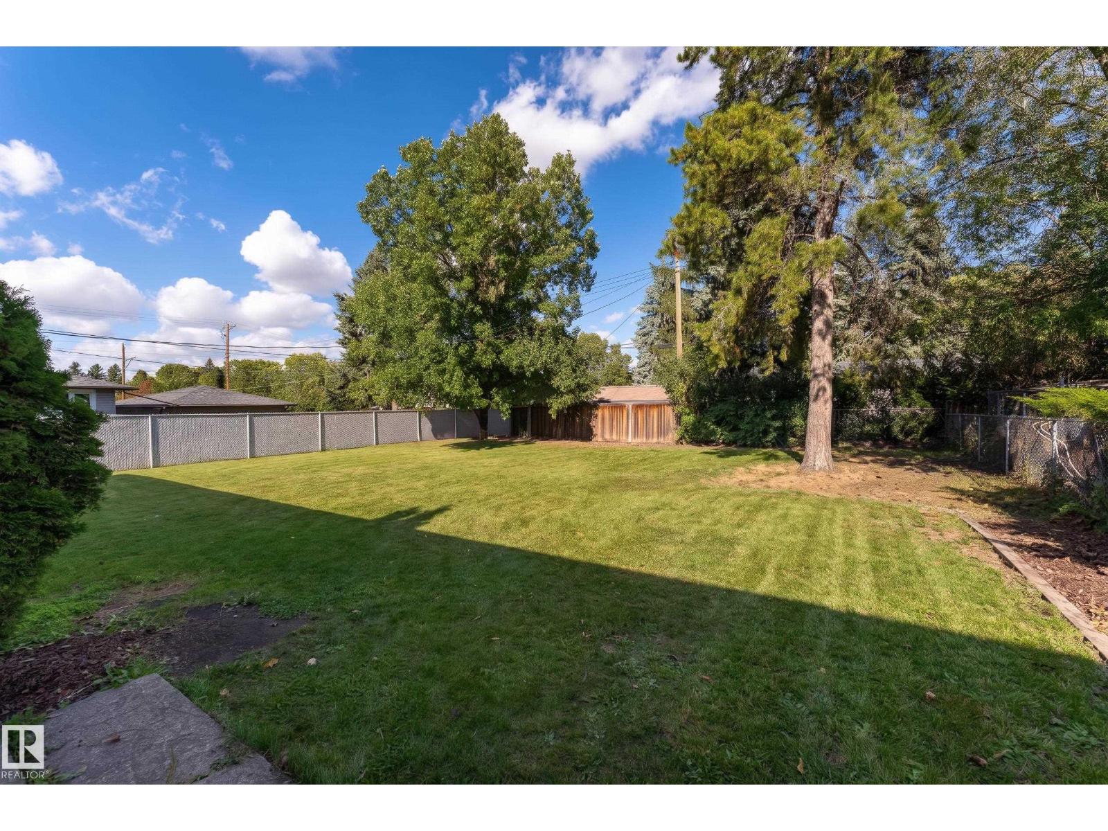 993 Cedar ST - 34