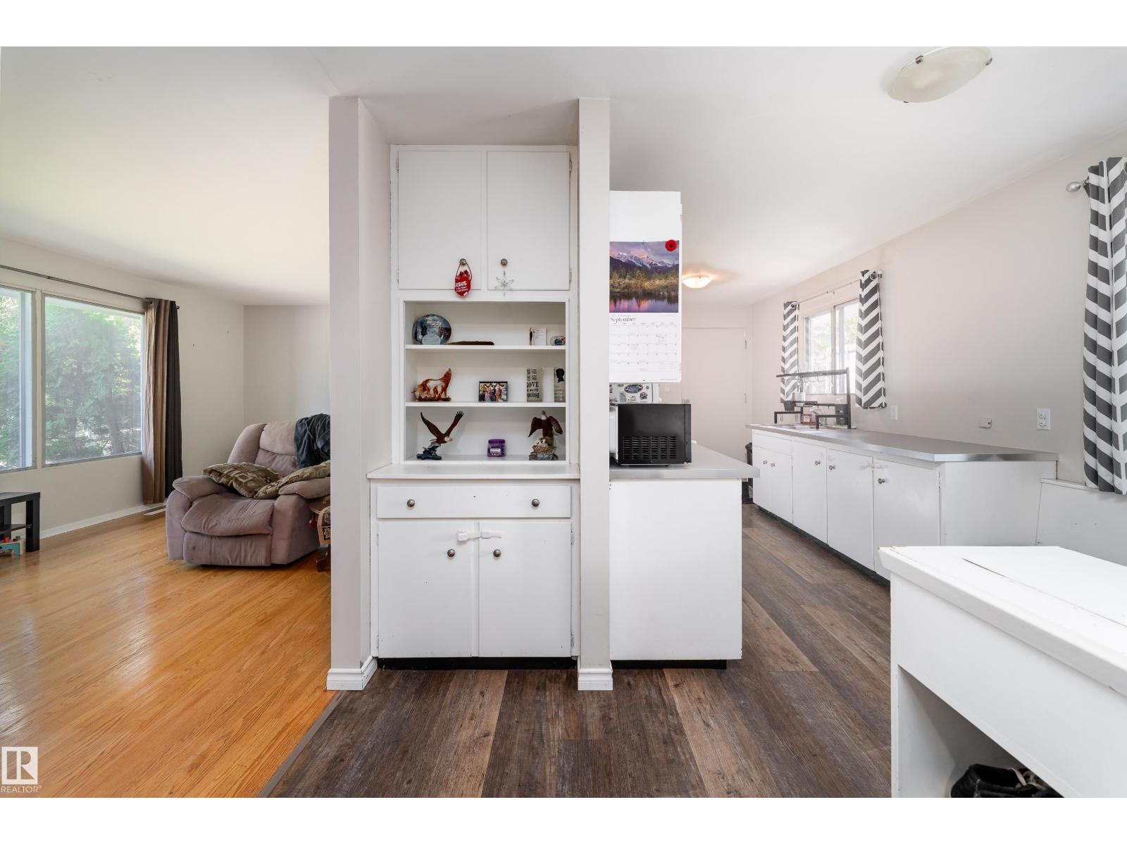 993 Cedar ST - 9