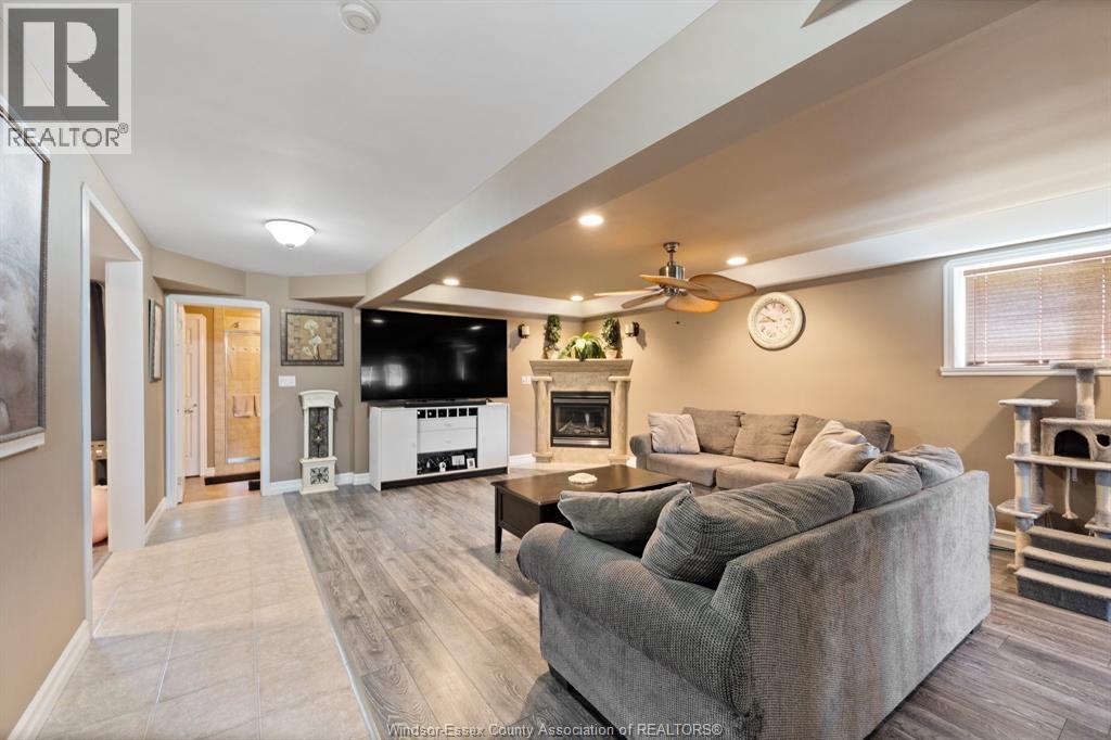 1622 CLOVER - 23