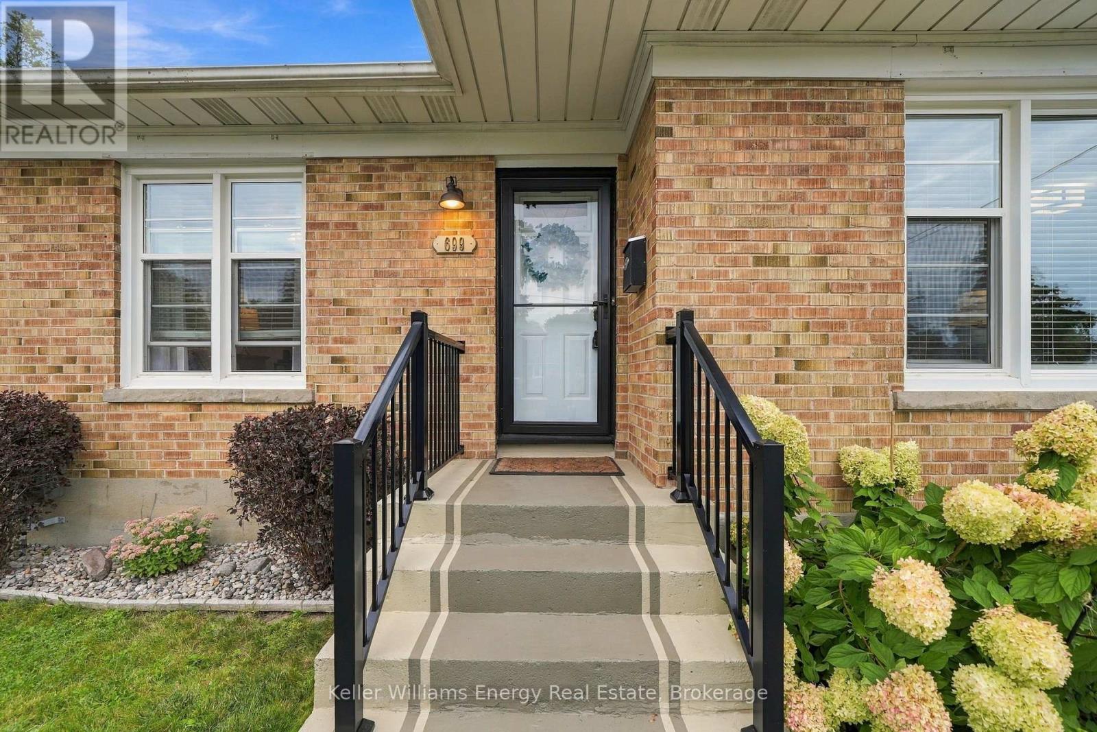 699 Grierson Street, Oshawa, ON photo 2