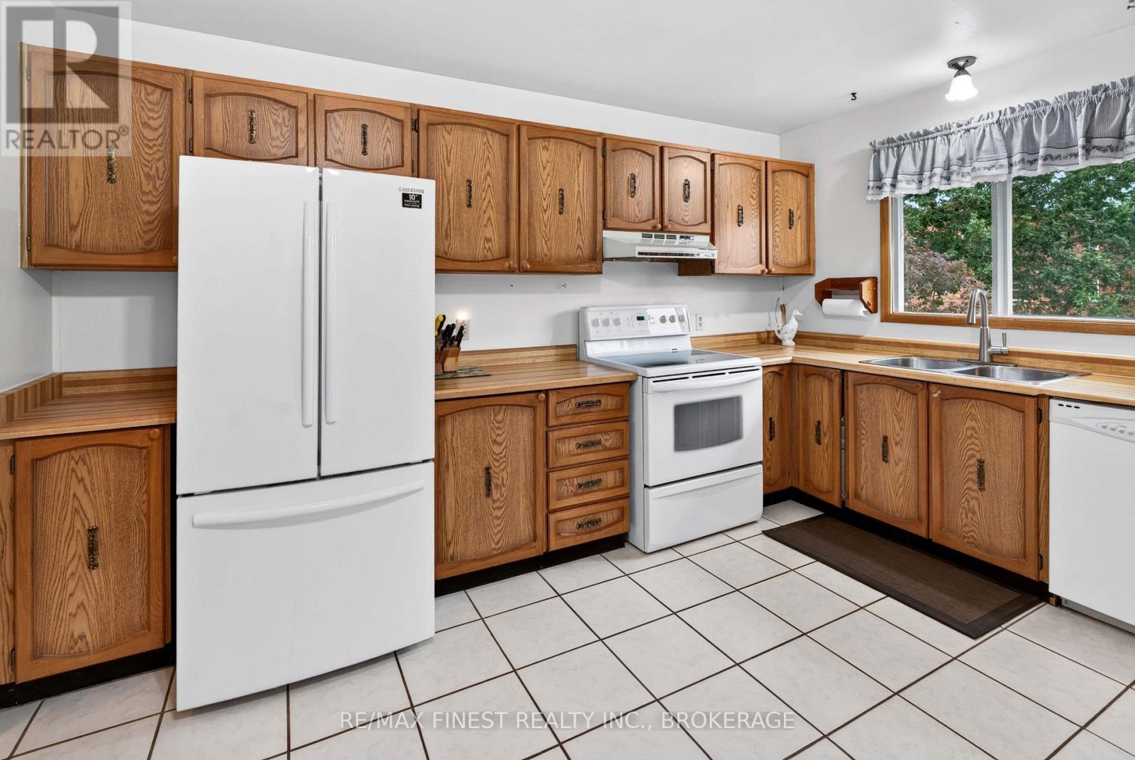 925 KENSHAW STREET - Image 18