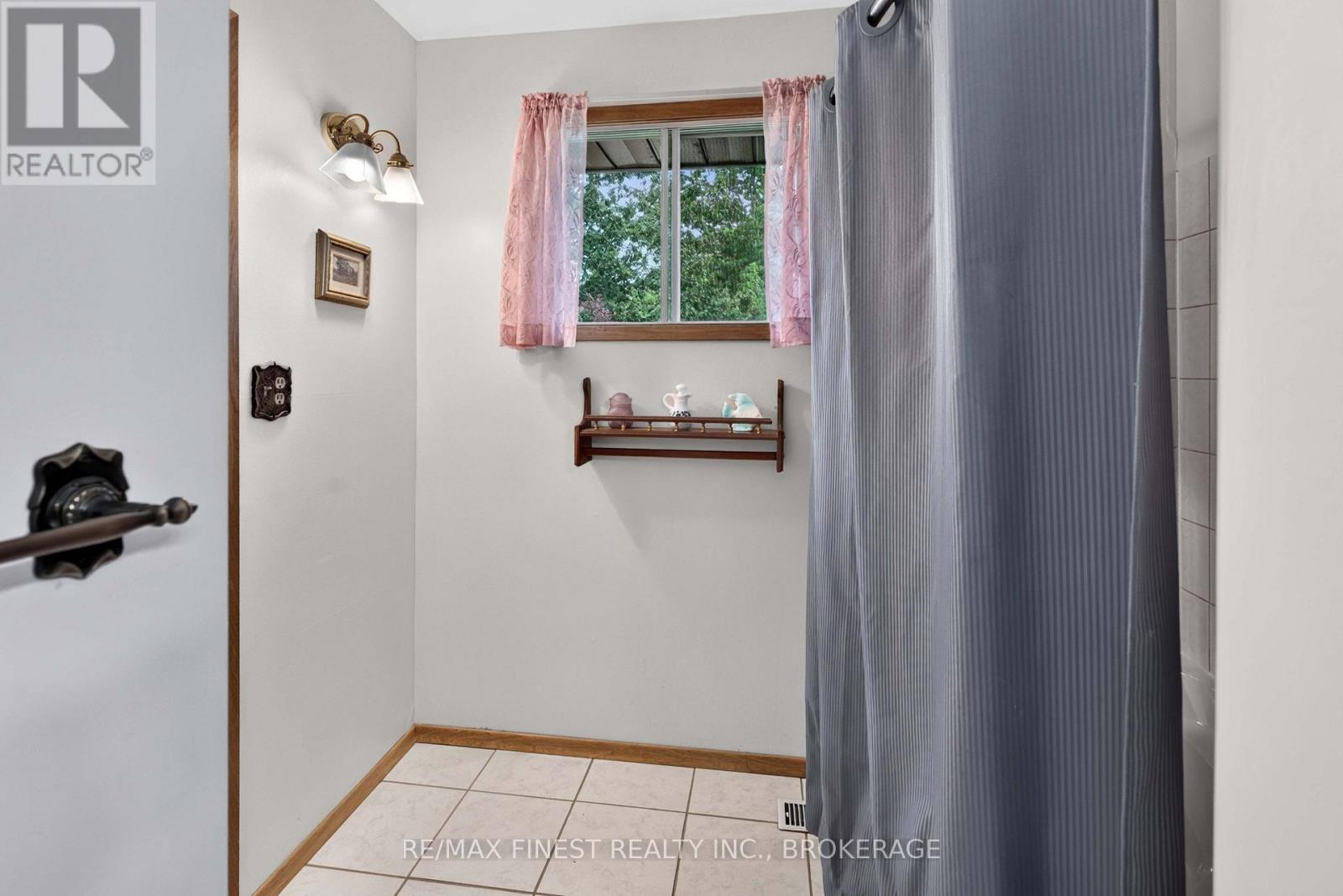925 KENSHAW STREET - 22