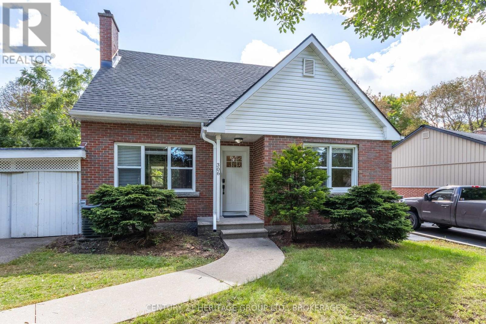 306 GLENGARRY ROAD - 1