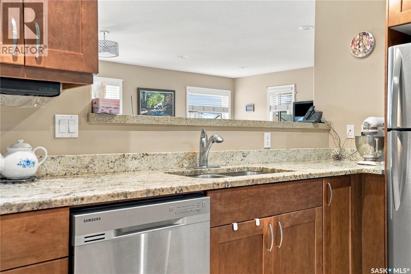 #23 547 East Hampton BOULEVARD - 14