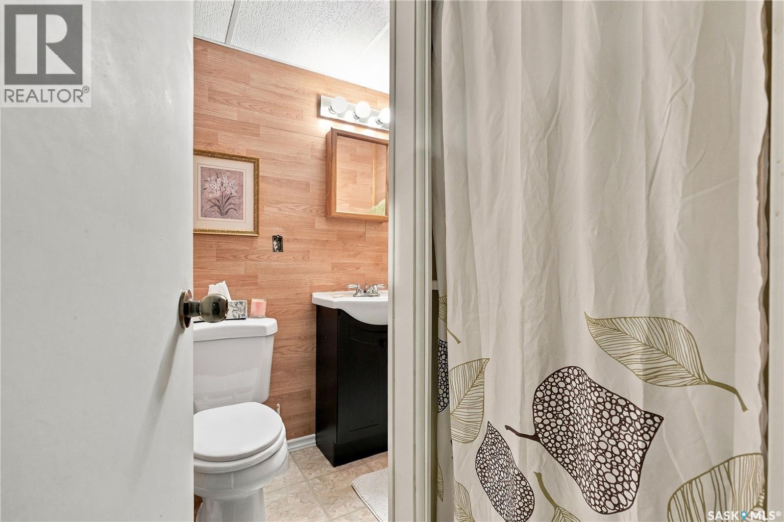 #23 547 East Hampton BOULEVARD - 38